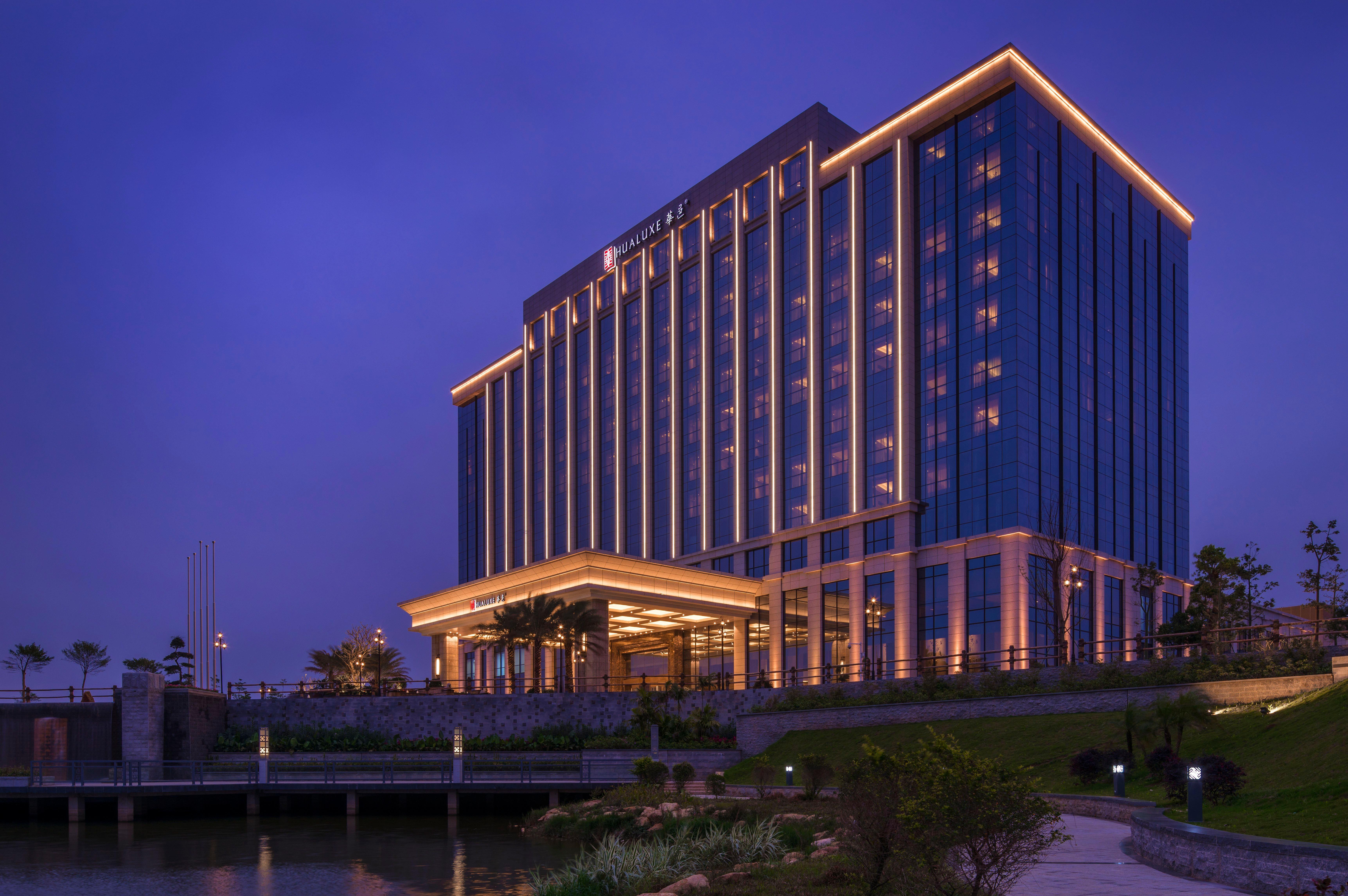 Hualuxe Yangjiang City Center Kültér fotó